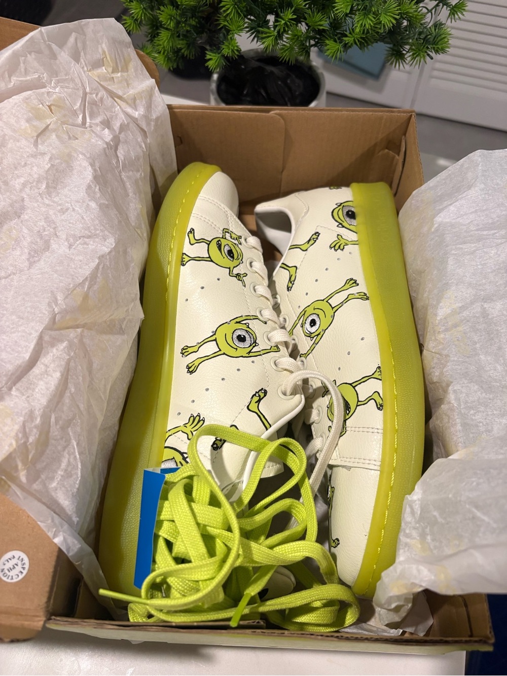 Adidas Stan Smith Disney Limited Edition Size 9 Mens sneakers extra laces & box